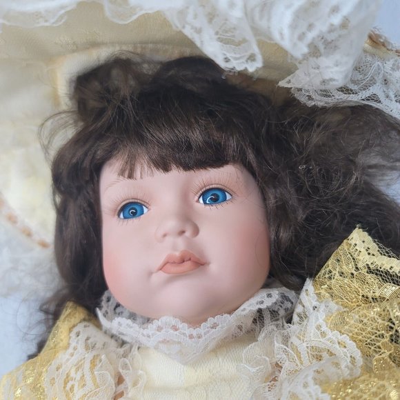 Vintage Sarah 23.5" Porcelain Doll by William Tung Limited Edition #921/1000 - Picture 2 of 12